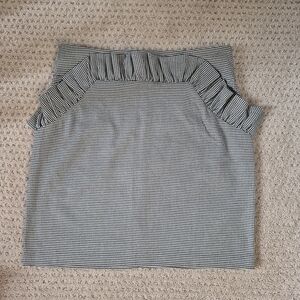 H&M Houndstooth Plaid Print Mini Skirt With Ruffle Size 8